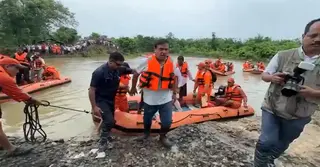 আকস্মিক বন্যায় ভারতে দুই দিনে প্রাণ গেছে ৩০ জনের, আটকা  ৫০০ পর্যটক